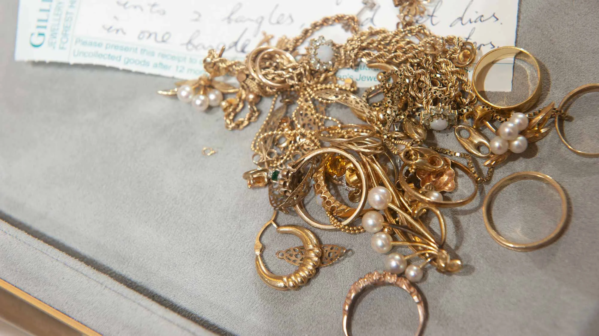 Top 5 Benefits of Buying Second-Hand Jewellery from a Licensed Dealer